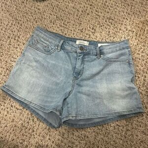 Jessica Simpson 10/30 mid rise cuff short  C